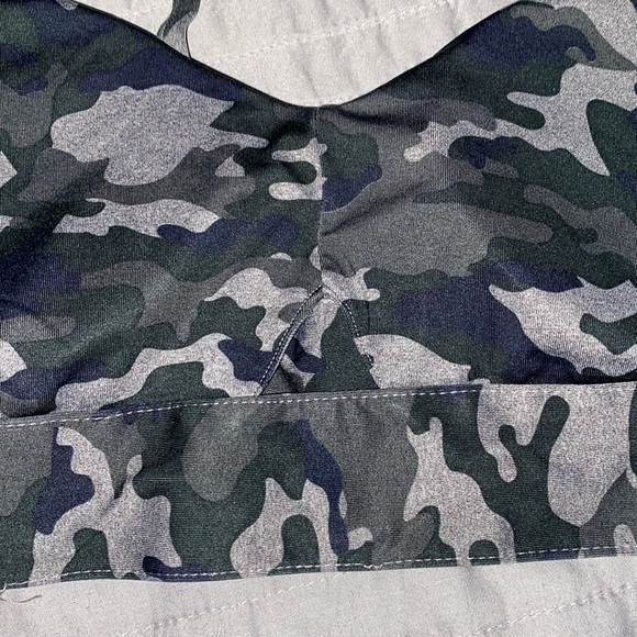Fabletics Camo Print Sports Bra - Picture 4 of 4